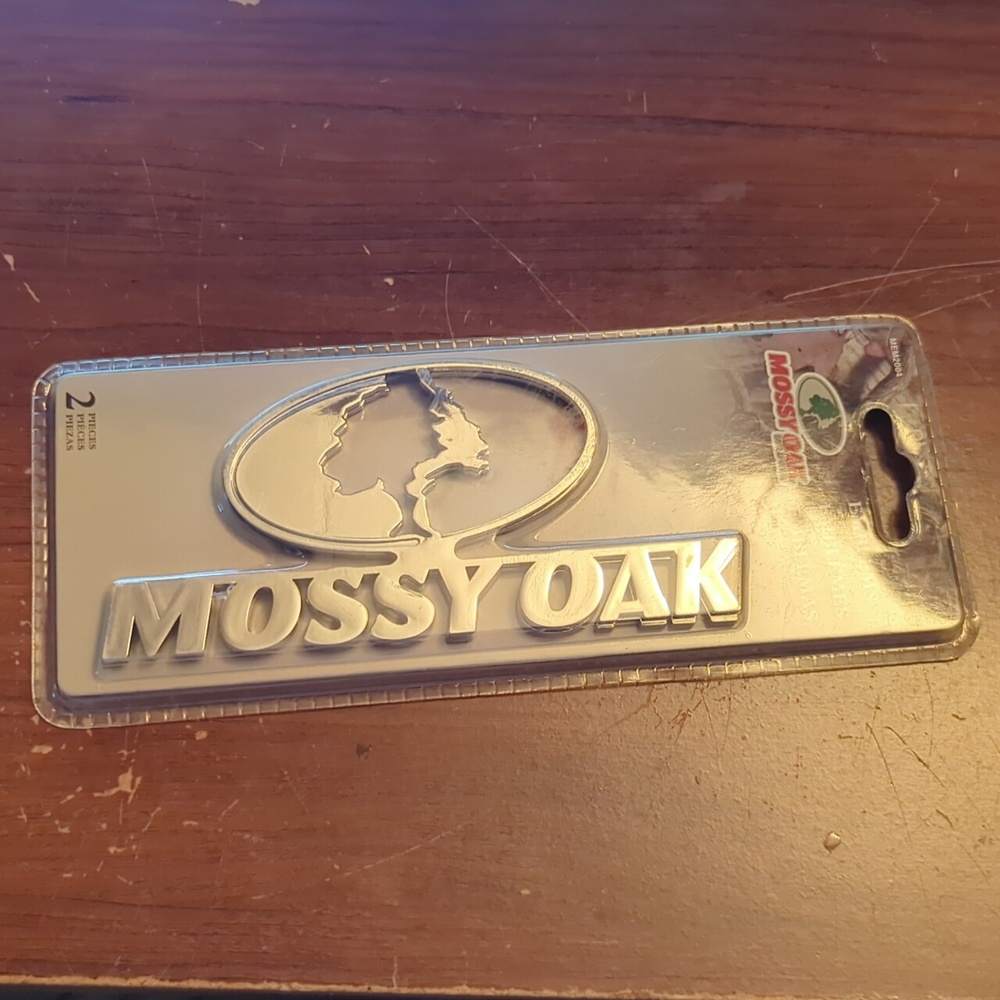 NIB Mossy Oak chrome car emblem